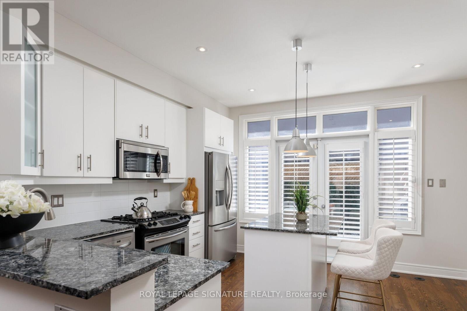 59 Lobo Mews, Toronto, Ontario  M8Z 0B2 - Photo 8 - W12992522