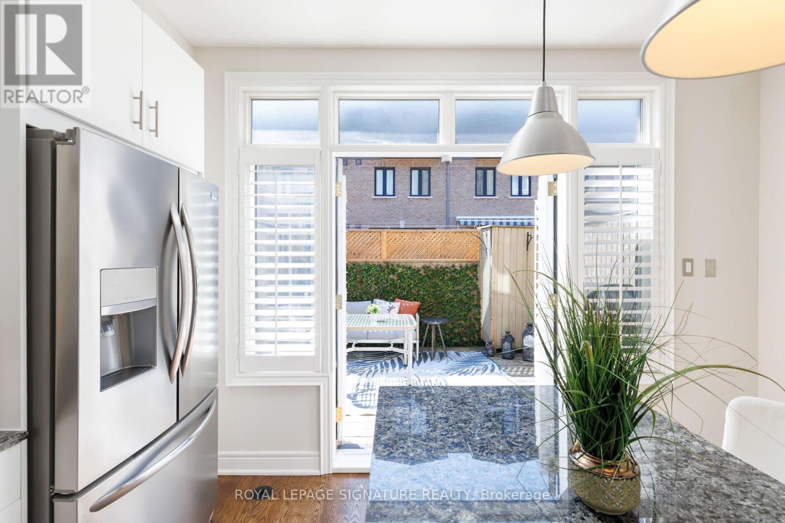 59 Lobo Mews, Toronto, Ontario  M8Z 0B2 - Photo 9 - W12992522