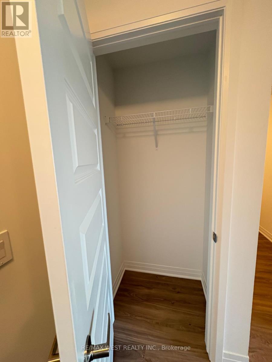 302 - 490 Gordon Krantz Ave Avenue, Milton, Ontario  L9E 1Z5 - Photo 11 - W12992578