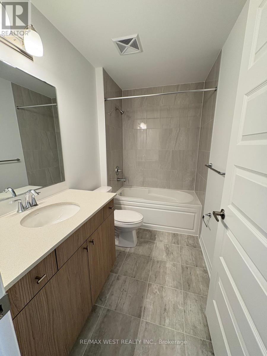 302 - 490 Gordon Krantz Ave Avenue, Milton, Ontario  L9E 1Z5 - Photo 4 - W12992578