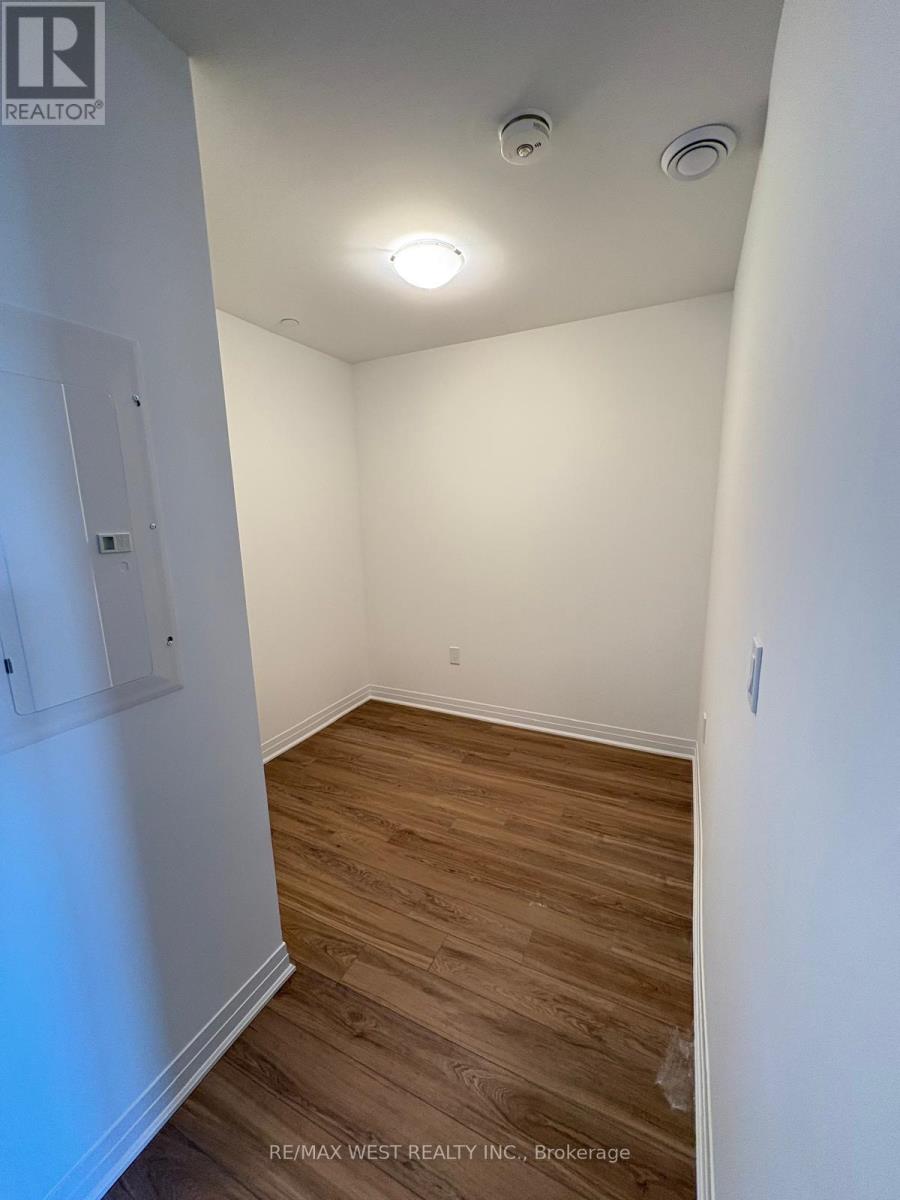 302 - 490 Gordon Krantz Ave Avenue, Milton, Ontario  L9E 1Z5 - Photo 5 - W12992578