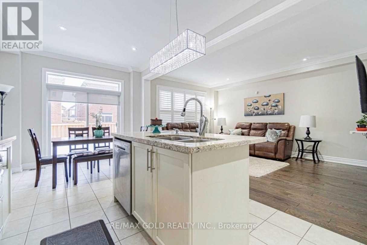 85 Humberstone Crescent, Brampton, Ontario  L7A 4B8 - Photo 10 - W12992600