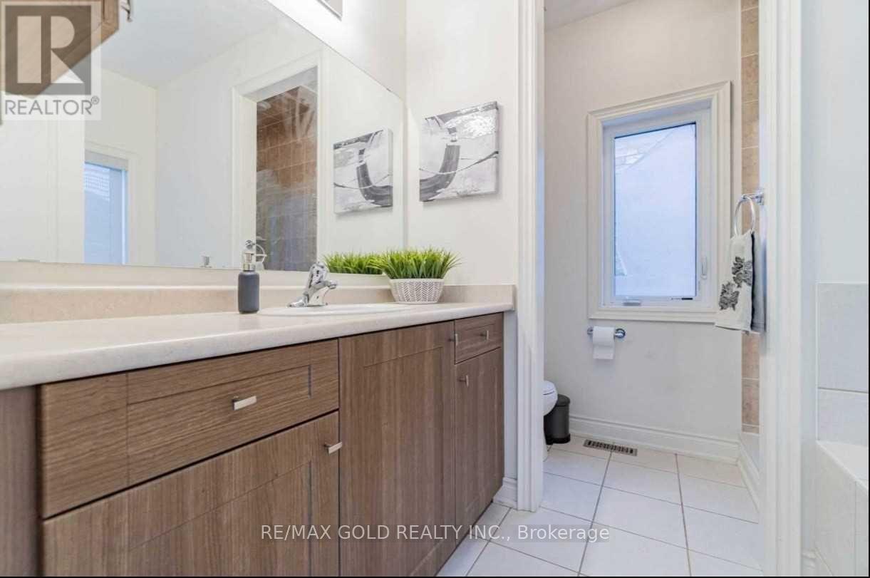 85 Humberstone Crescent, Brampton, Ontario  L7A 4B8 - Photo 13 - W12992600