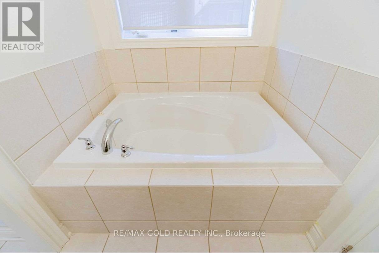 85 Humberstone Crescent, Brampton, Ontario  L7A 4B8 - Photo 14 - W12992600