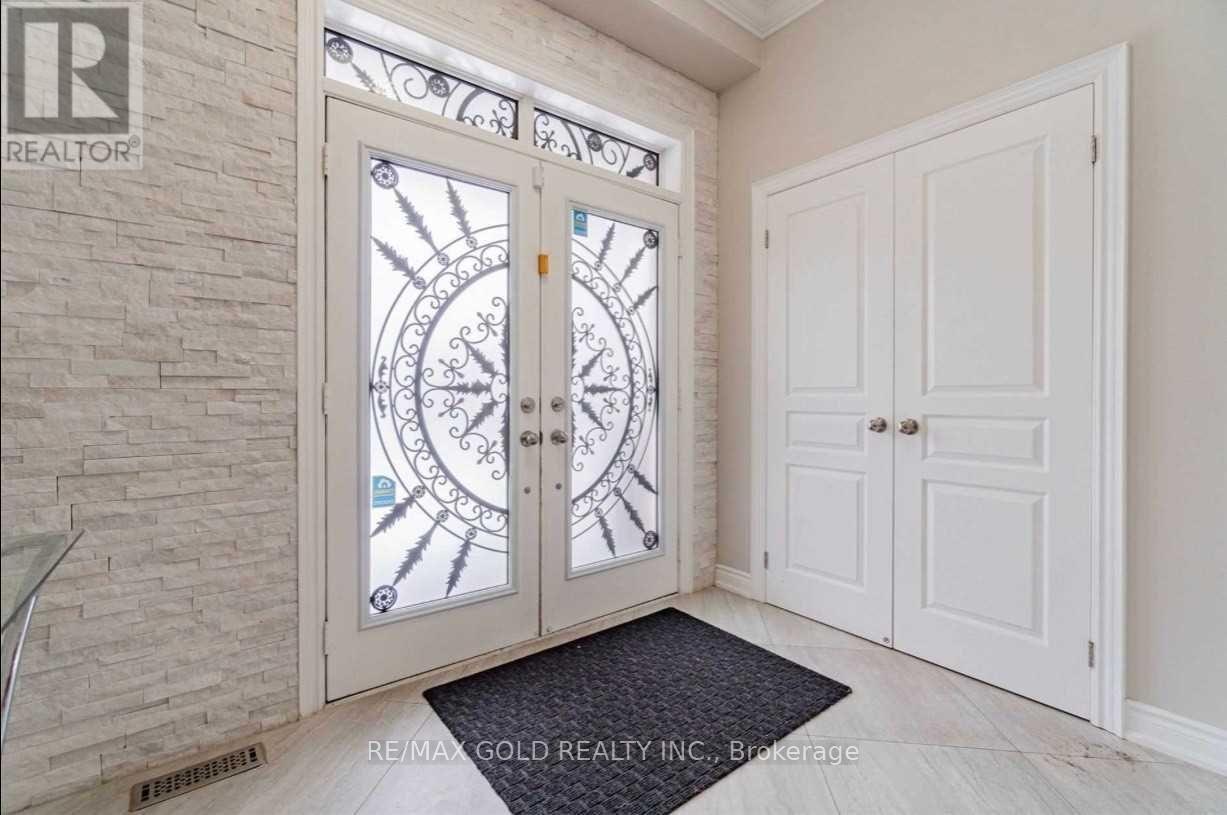 85 Humberstone Crescent, Brampton, Ontario  L7A 4B8 - Photo 2 - W12992600