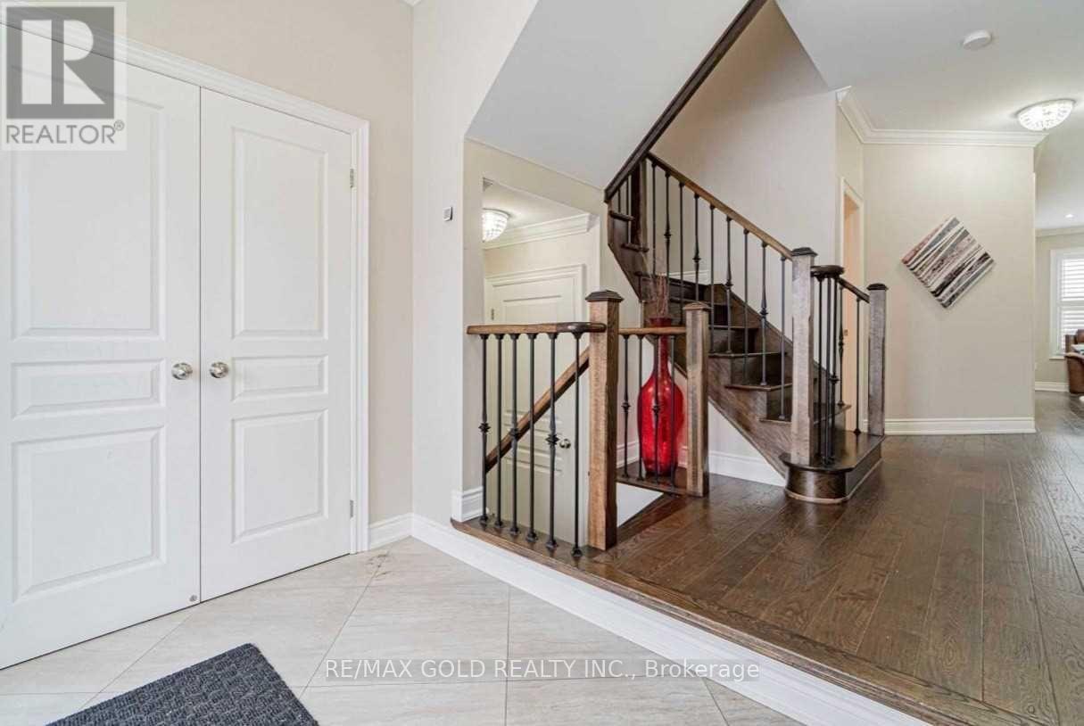 85 Humberstone Crescent, Brampton, Ontario  L7A 4B8 - Photo 3 - W12992600