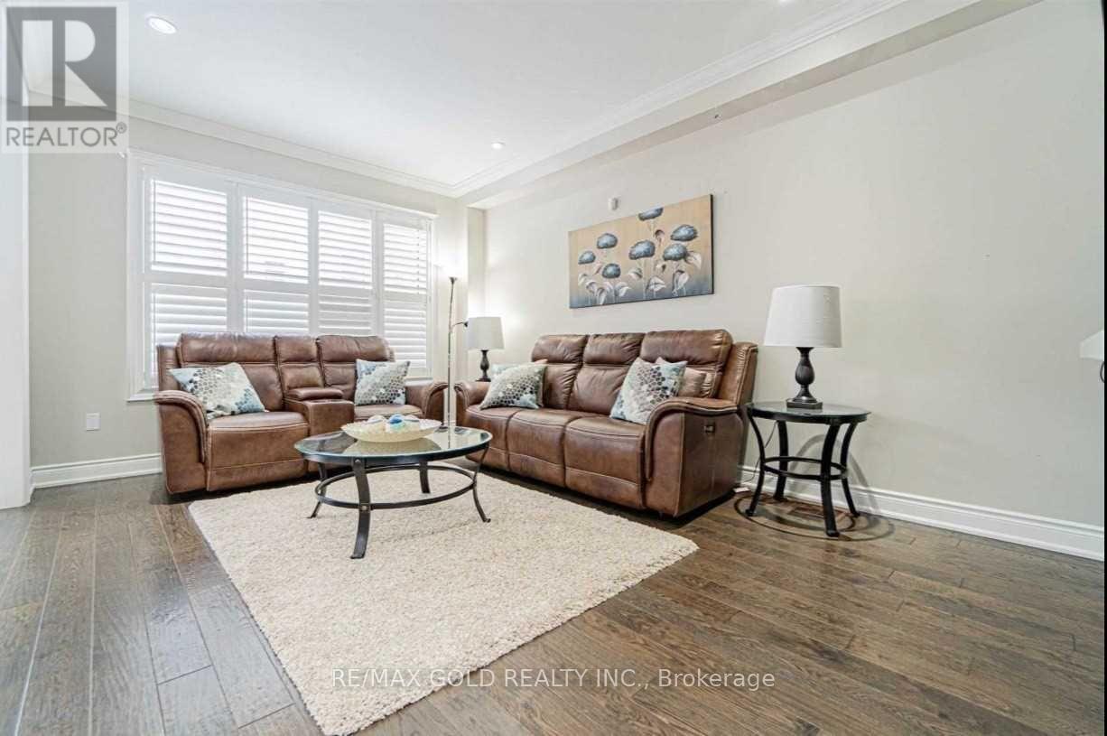 85 Humberstone Crescent, Brampton, Ontario  L7A 4B8 - Photo 4 - W12992600