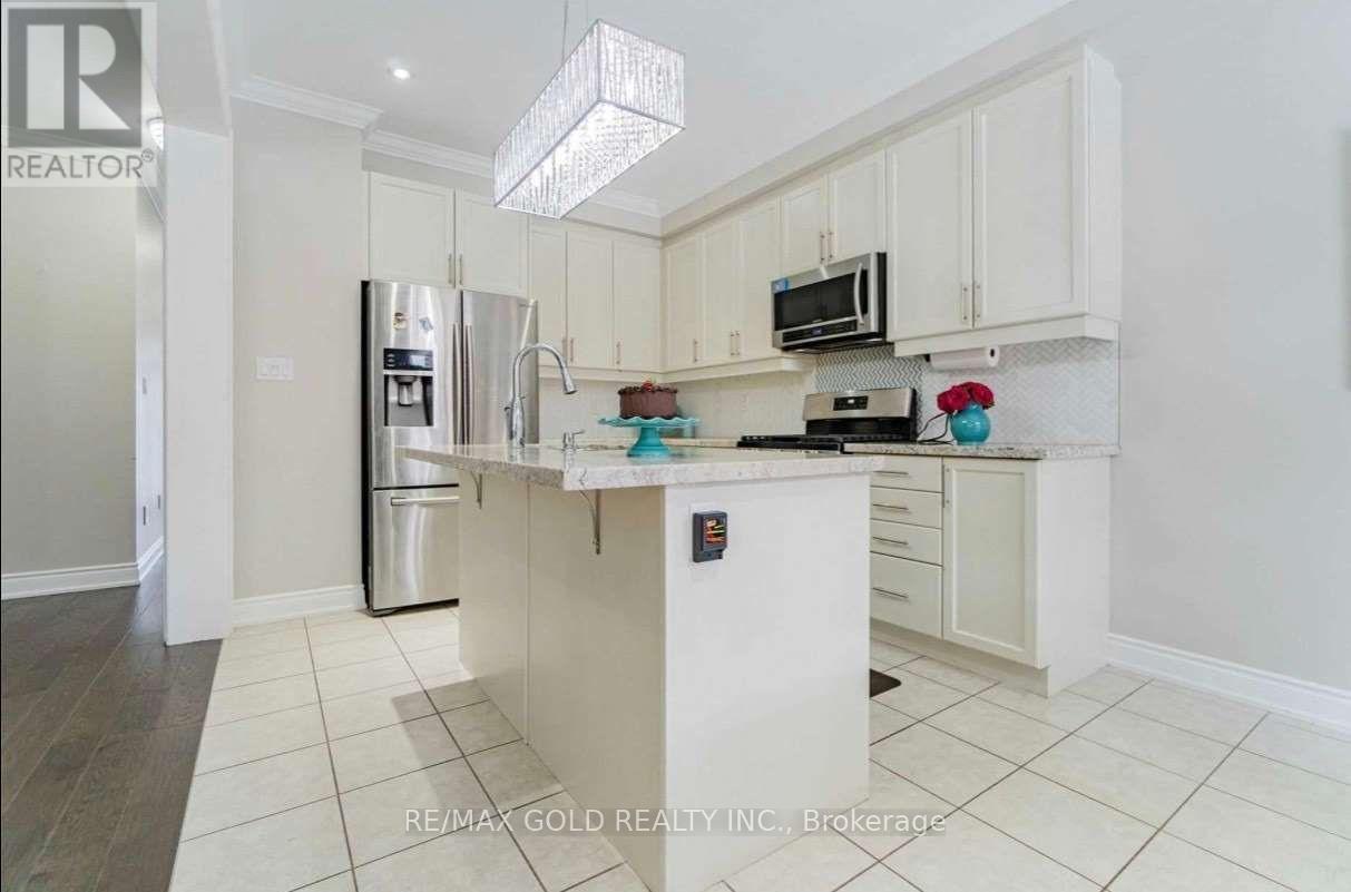 85 Humberstone Crescent, Brampton, Ontario  L7A 4B8 - Photo 8 - W12992600