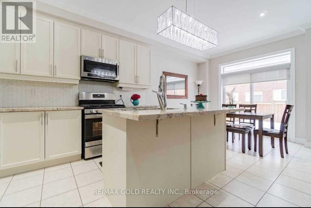 85 Humberstone Crescent, Brampton, Ontario  L7A 4B8 - Photo 9 - W12992600