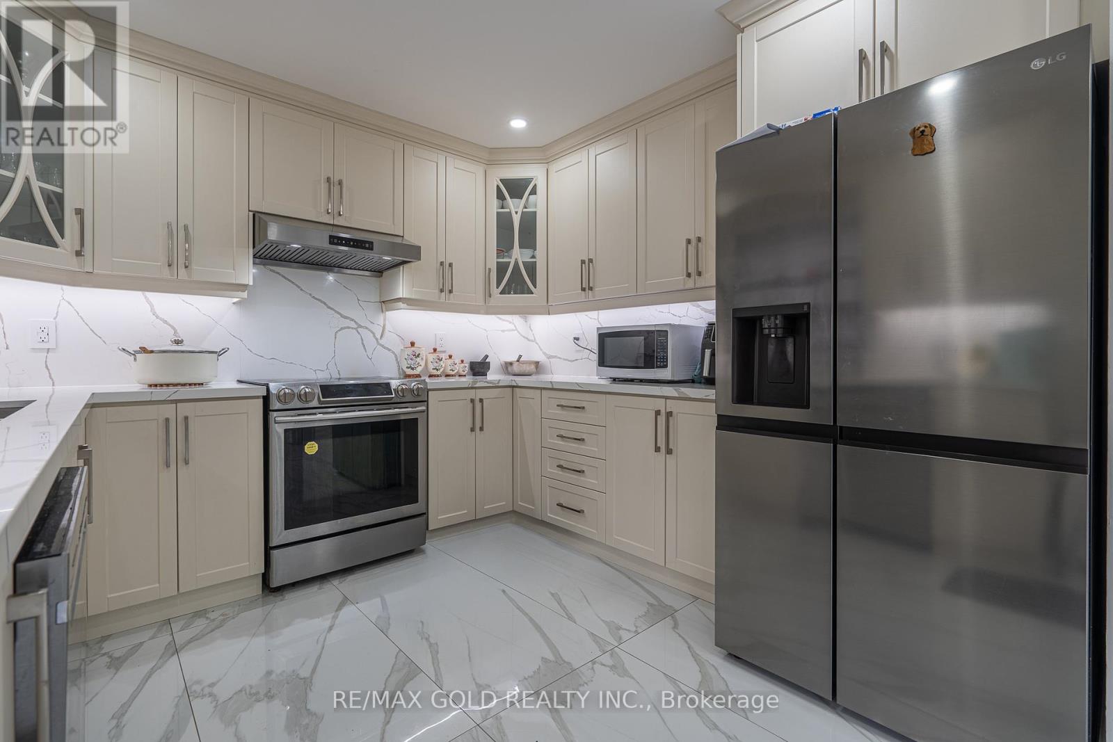 6 Meadow Glade Road, Brampton, Ontario  L6R 1Z7 - Photo 10 - W12992614