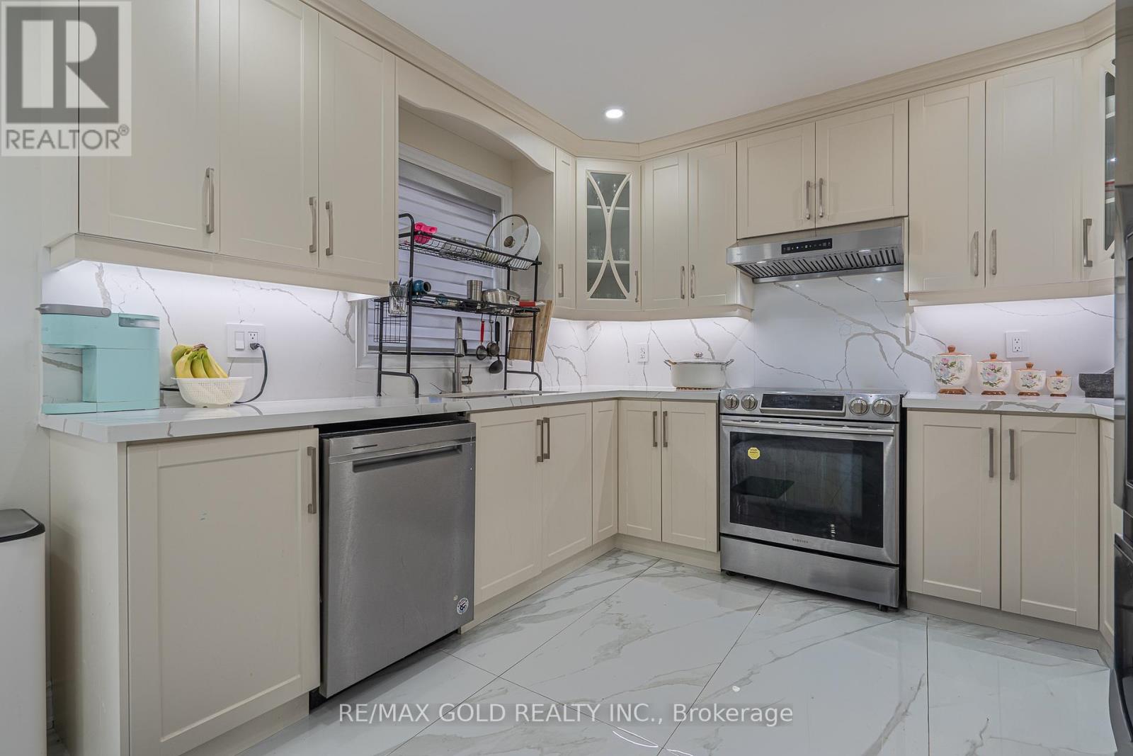 6 Meadow Glade Road, Brampton, Ontario  L6R 1Z7 - Photo 11 - W12992614