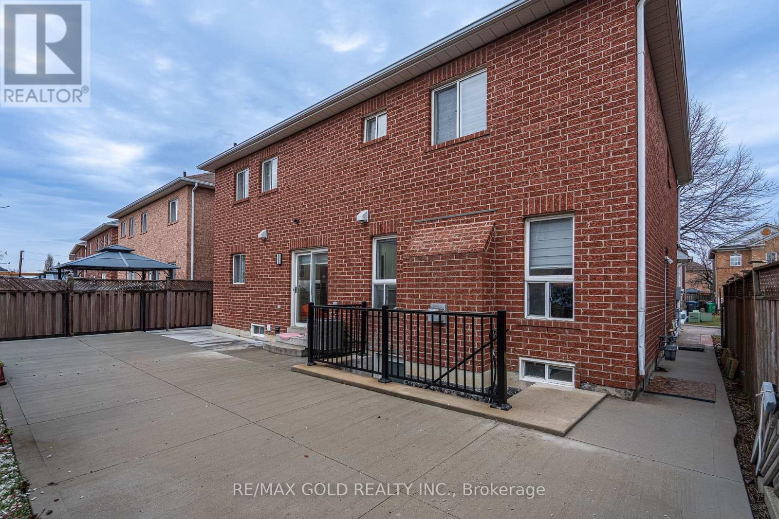 6 Meadow Glade Road, Brampton, Ontario  L6R 1Z7 - Photo 36 - W12992614