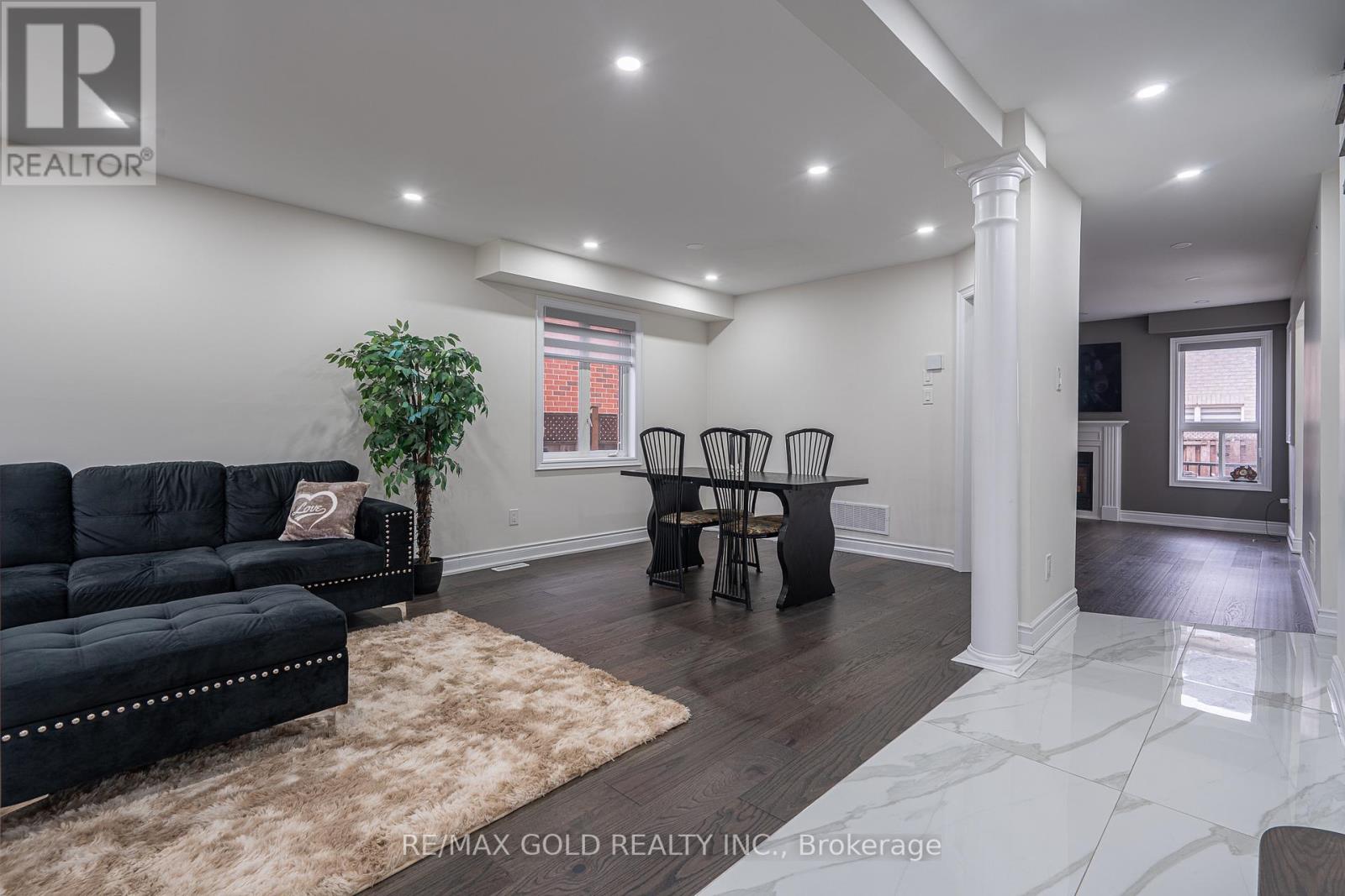 6 Meadow Glade Road, Brampton, Ontario  L6R 1Z7 - Photo 4 - W12992614