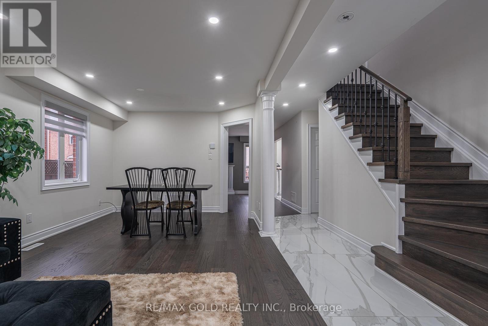 6 Meadow Glade Road, Brampton, Ontario  L6R 1Z7 - Photo 5 - W12992614