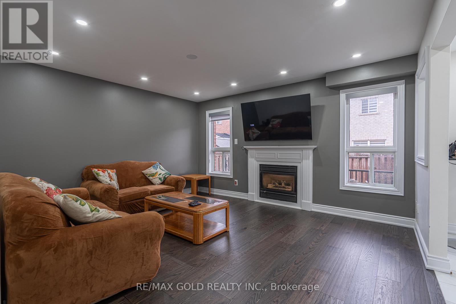 6 Meadow Glade Road, Brampton, Ontario  L6R 1Z7 - Photo 6 - W12992614