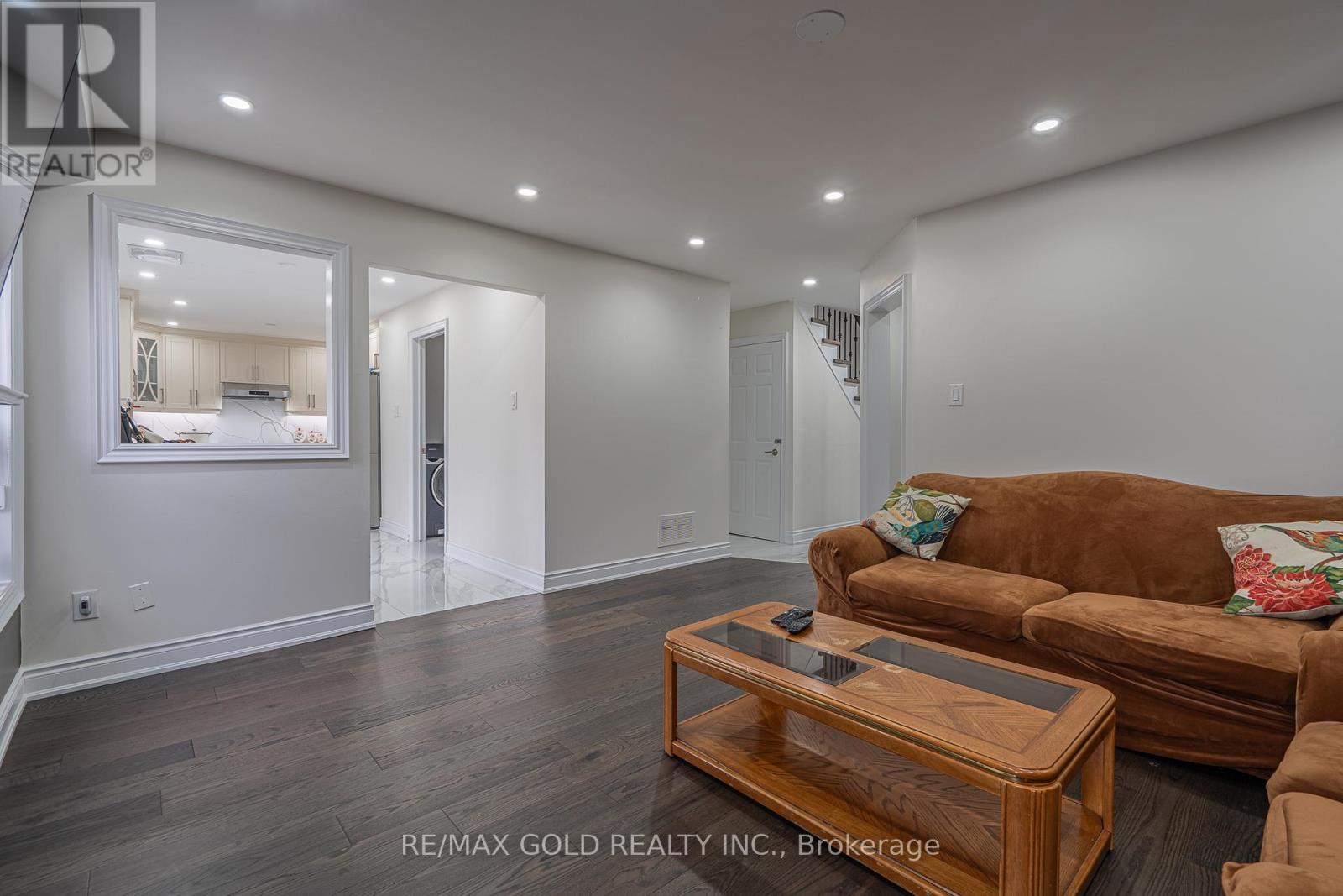 6 Meadow Glade Road, Brampton, Ontario  L6R 1Z7 - Photo 7 - W12992614