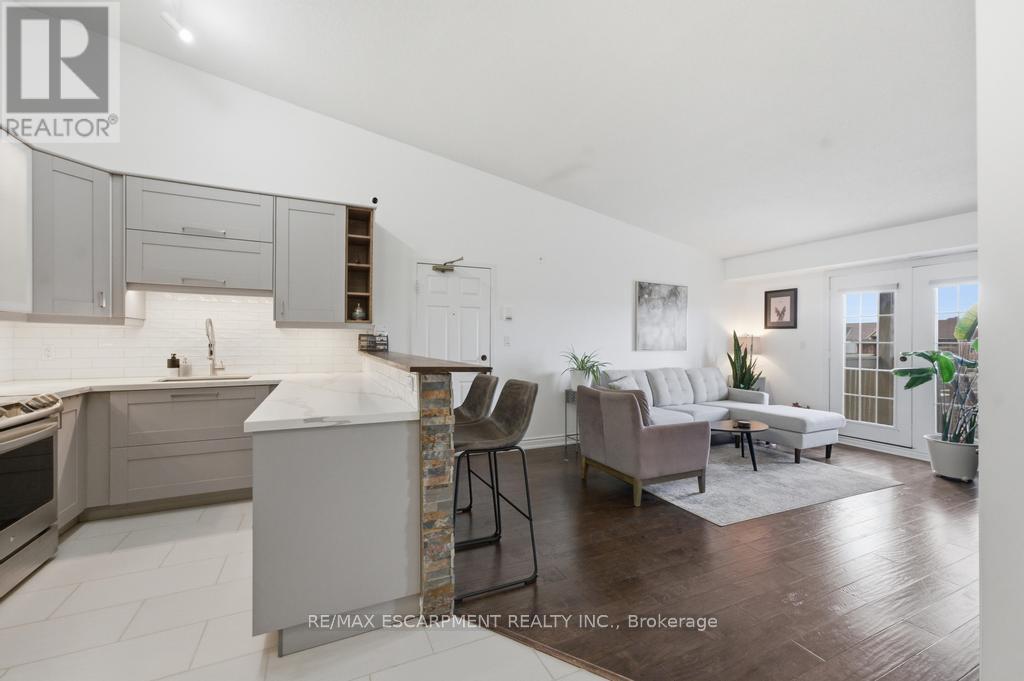 410 - 4013 Kilmer Drive, Burlington, Ontario  L7M 4M3 - Photo 7 - W12992632