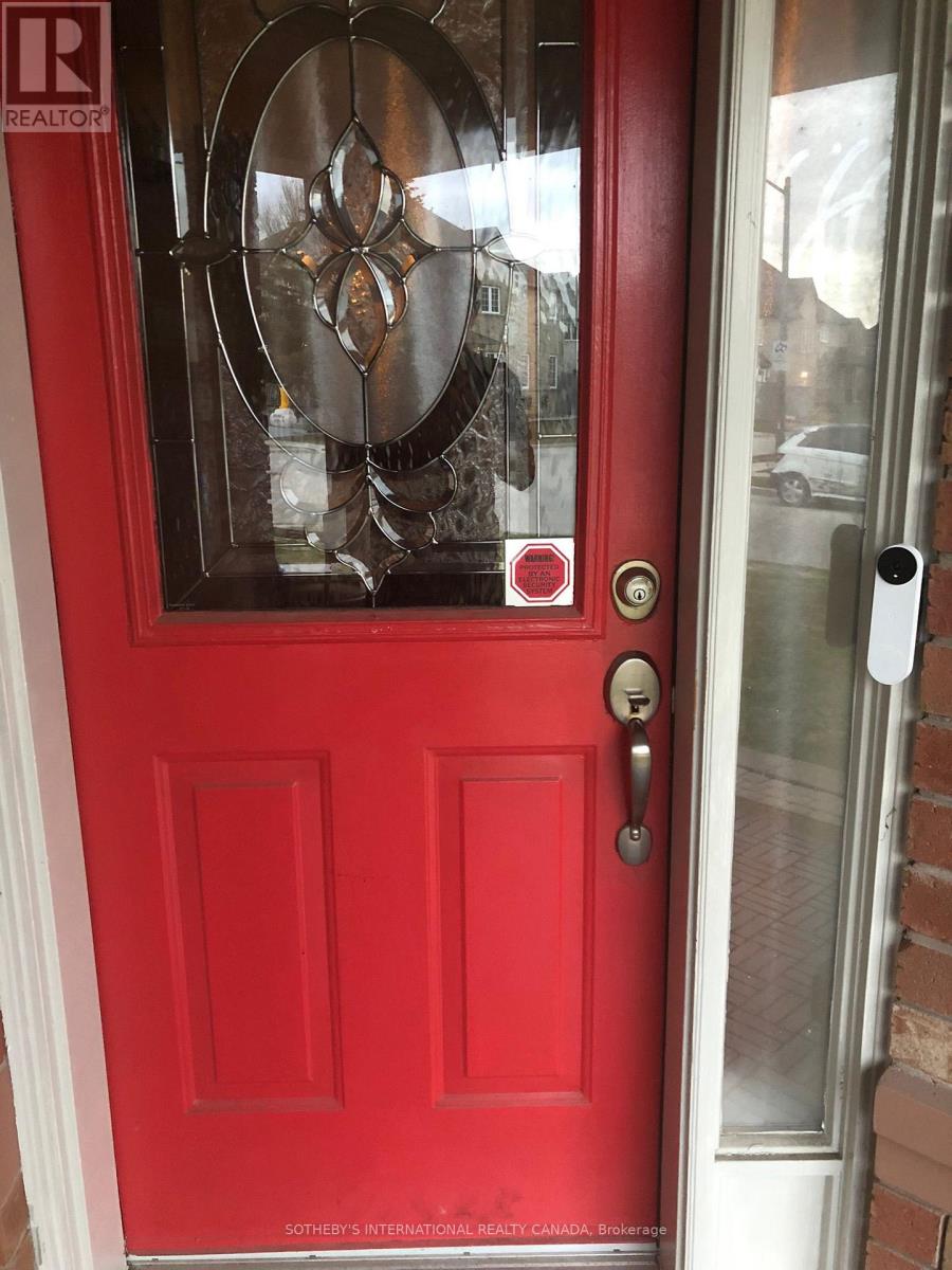 Room #a - 5959 Foxbridge Place, Mississauga, Ontario  L5M 6K5 - Photo 2 - W12992634