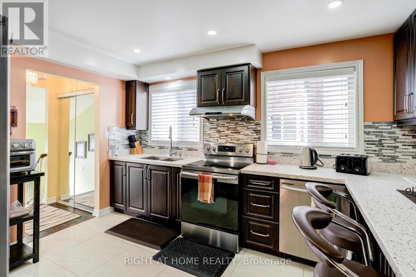 40 Salisbury Circle, Brampton, Ontario  L6V 2Z5 - Photo 13 - W12992648