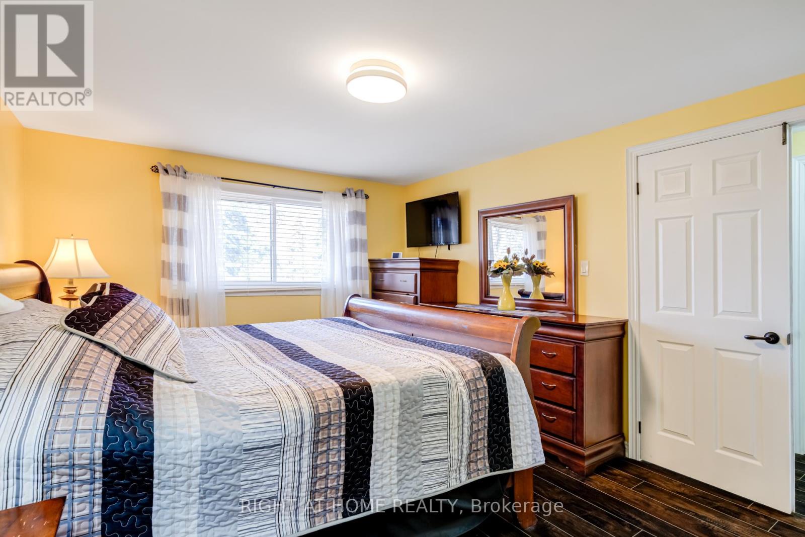 40 Salisbury Circle, Brampton, Ontario  L6V 2Z5 - Photo 17 - W12992648