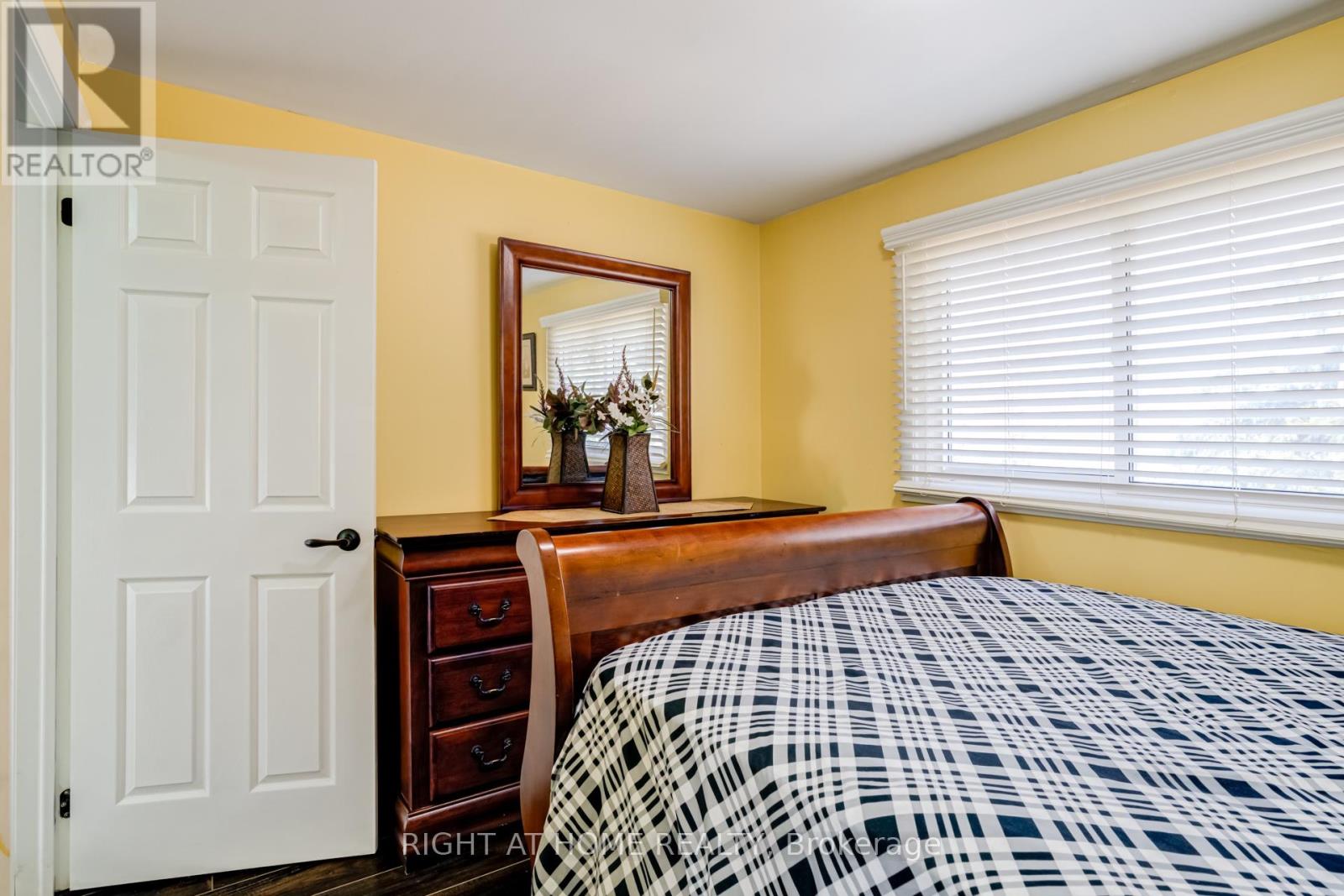 40 Salisbury Circle, Brampton, Ontario  L6V 2Z5 - Photo 20 - W12992648