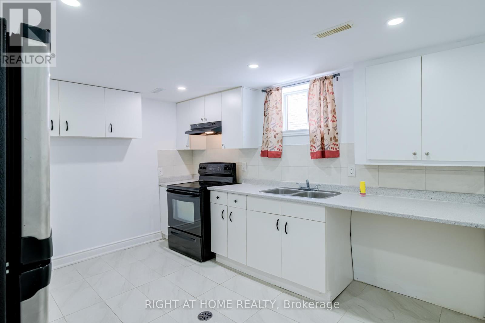 40 Salisbury Circle, Brampton, Ontario  L6V 2Z5 - Photo 30 - W12992648