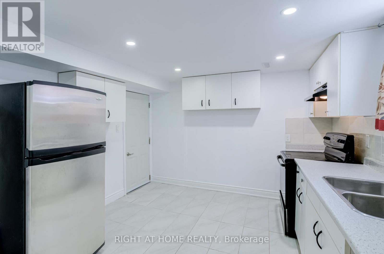 40 Salisbury Circle, Brampton, Ontario  L6V 2Z5 - Photo 31 - W12992648