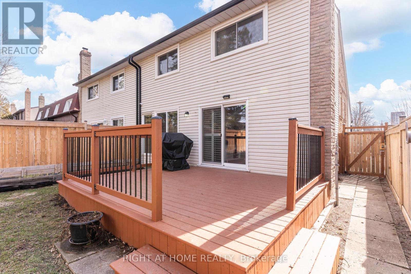 40 Salisbury Circle, Brampton, Ontario  L6V 2Z5 - Photo 46 - W12992648