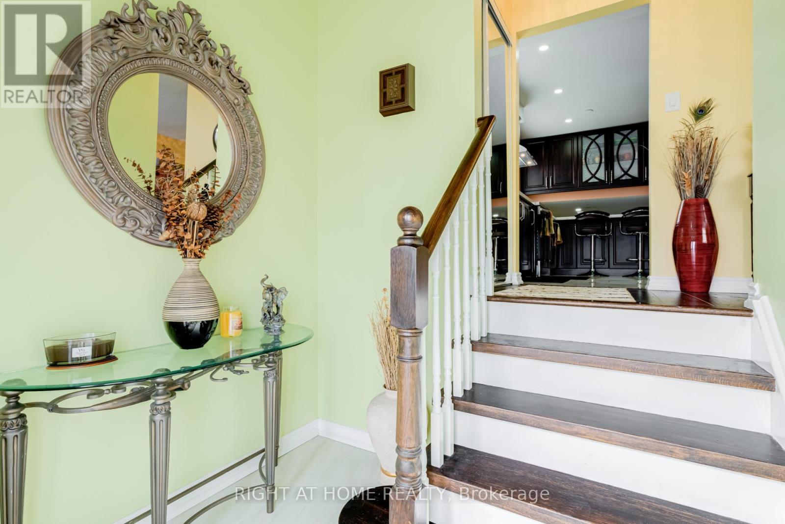 40 Salisbury Circle, Brampton, Ontario  L6V 2Z5 - Photo 6 - W12992648