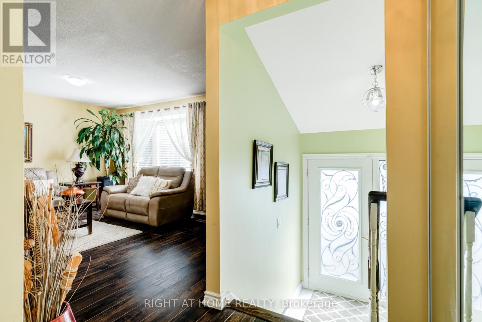 40 Salisbury Circle, Brampton, Ontario  L6V 2Z5 - Photo 7 - W12992648