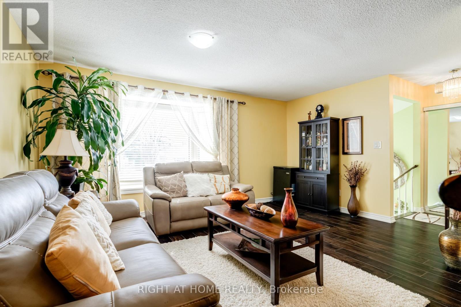 40 Salisbury Circle, Brampton, Ontario  L6V 2Z5 - Photo 8 - W12992648