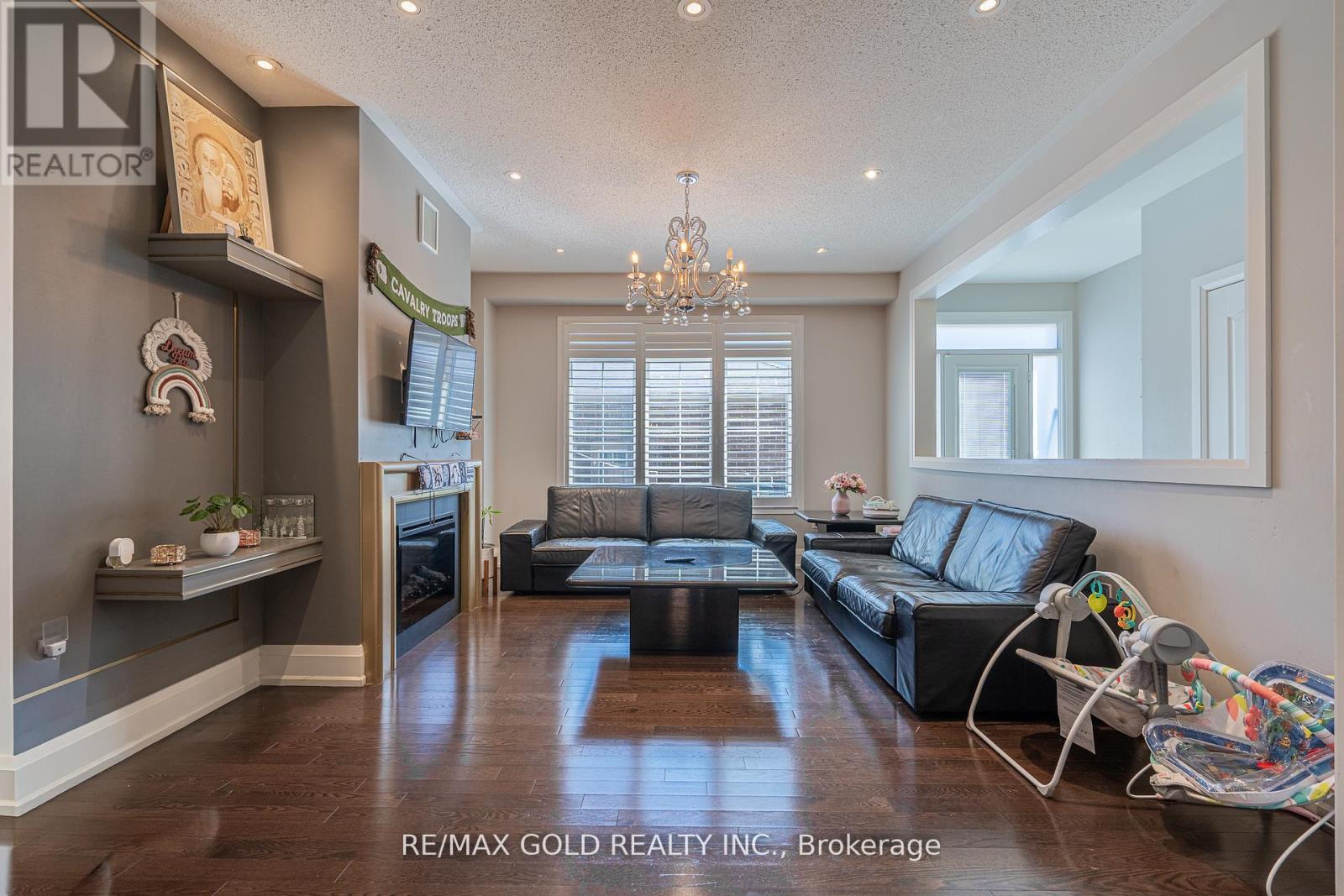 61 Yellowknife Road, Brampton, Ontario  L6R 0B3 - Photo 9 - W12992684