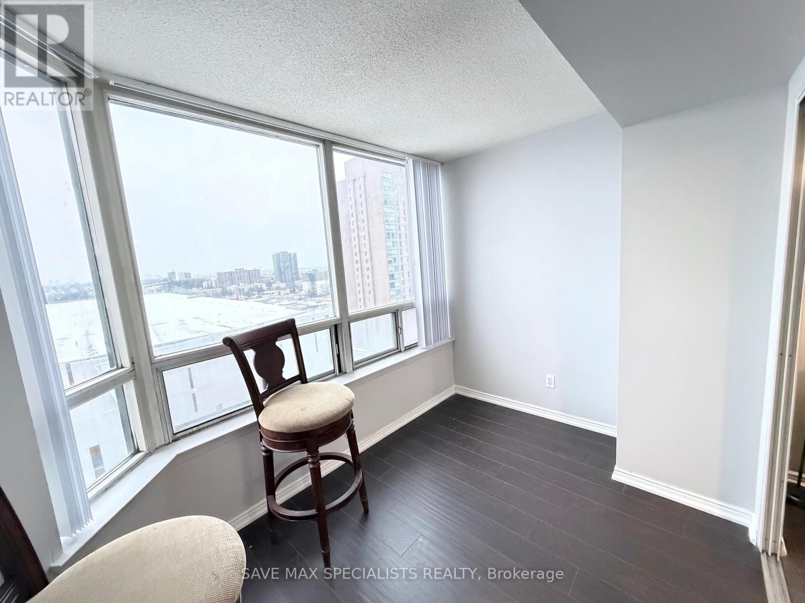 1214 - 135 Hillcrest Avenue, Mississauga, Ontario  L5B 4B1 - Photo 10 - W12992696