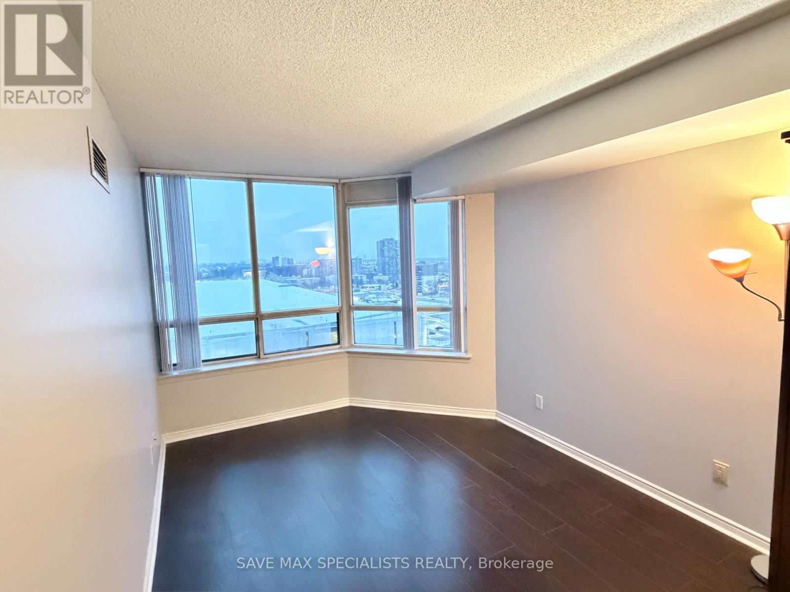 1214 - 135 Hillcrest Avenue, Mississauga, Ontario  L5B 4B1 - Photo 15 - W12992696