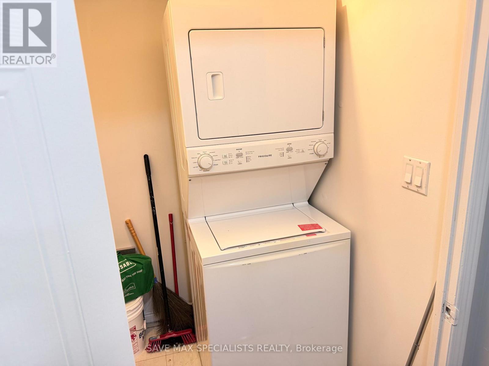 1214 - 135 Hillcrest Avenue, Mississauga, Ontario  L5B 4B1 - Photo 19 - W12992696