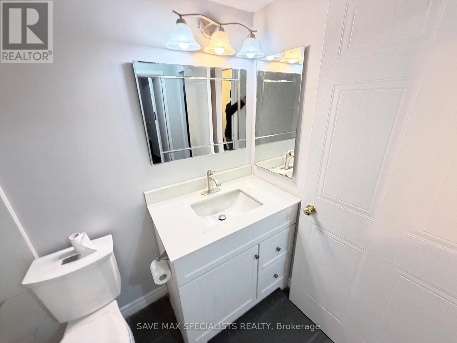 1214 - 135 Hillcrest Avenue, Mississauga, Ontario  L5B 4B1 - Photo 21 - W12992696