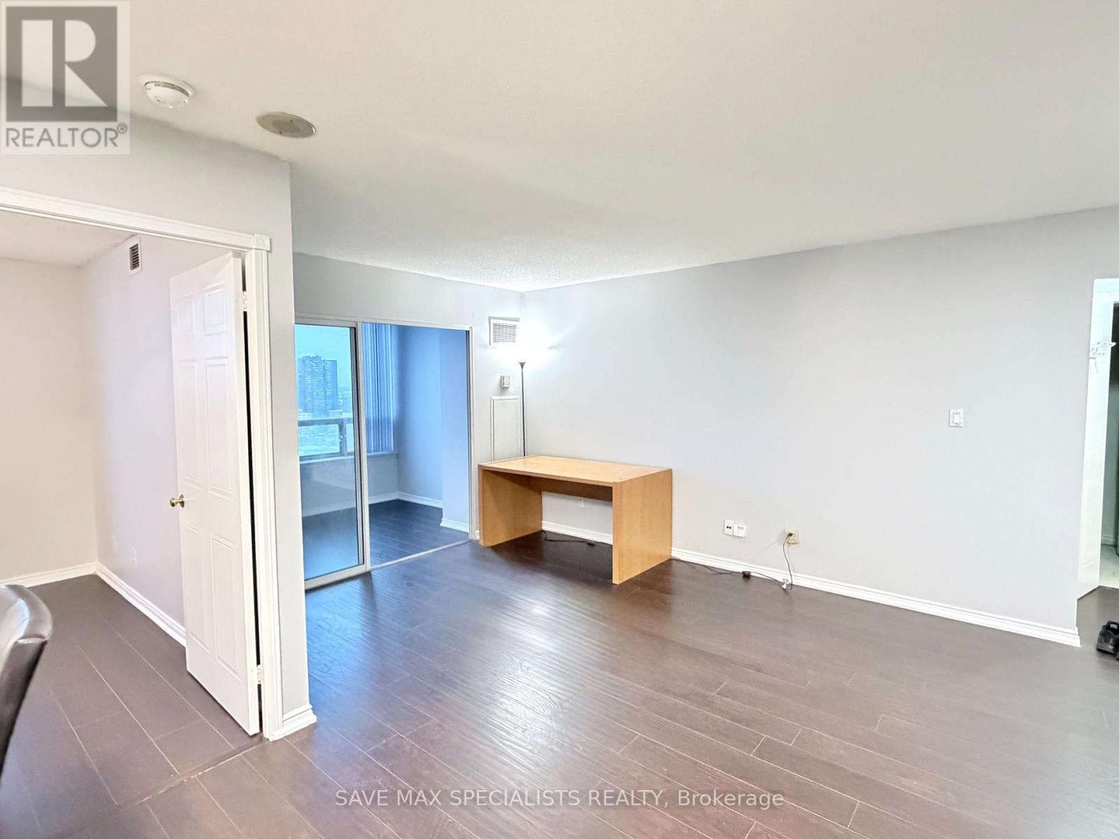 1214 - 135 Hillcrest Avenue, Mississauga, Ontario  L5B 4B1 - Photo 6 - W12992696