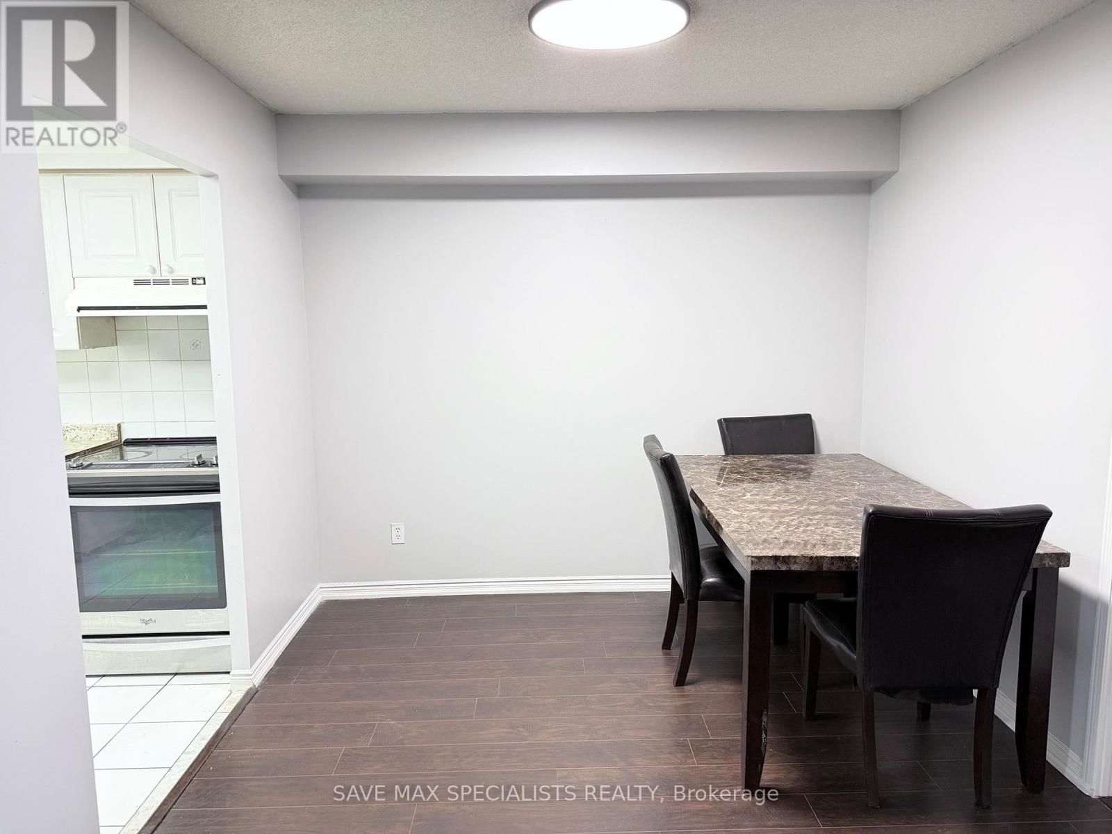 1214 - 135 Hillcrest Avenue, Mississauga, Ontario  L5B 4B1 - Photo 8 - W12992696