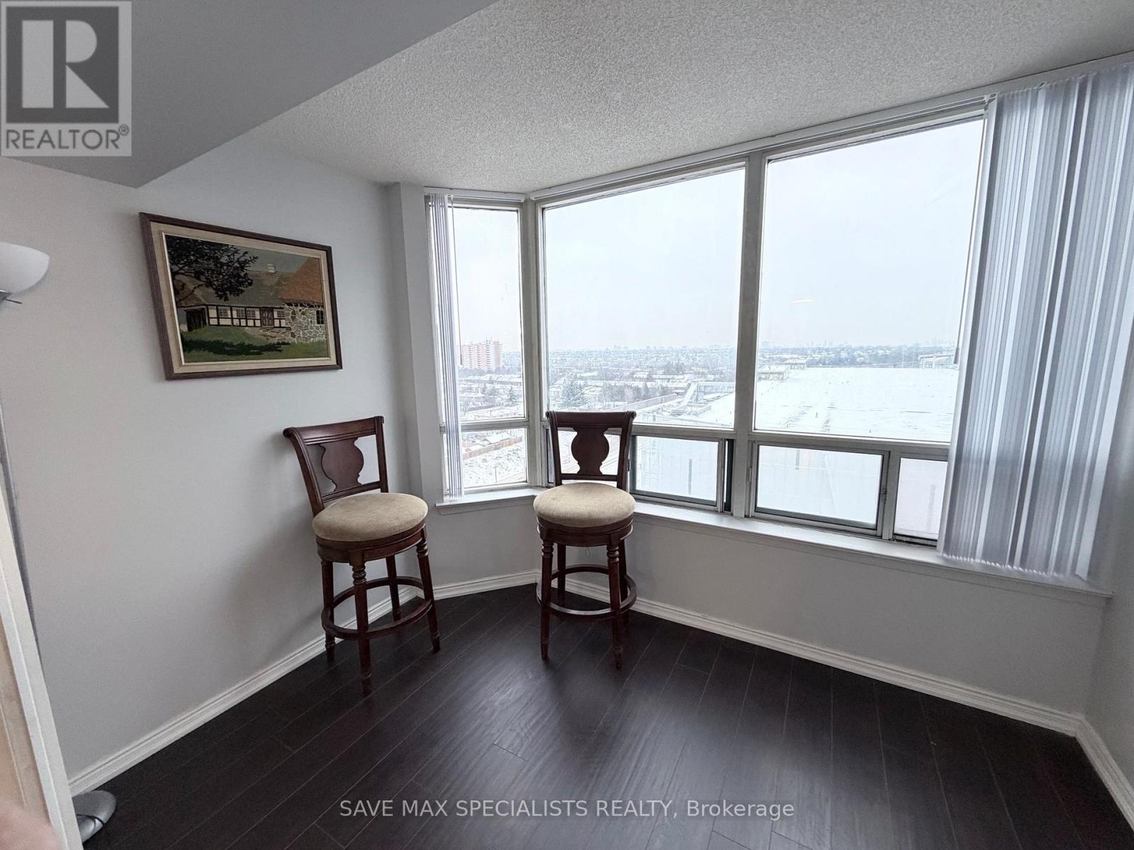 1214 - 135 Hillcrest Avenue, Mississauga, Ontario  L5B 4B1 - Photo 9 - W12992696