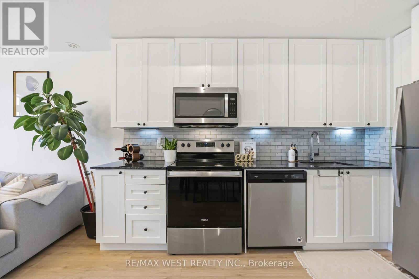 1 - 6 Bicknell Avenue, Toronto, Ontario  M6M 0B4 - Photo 15 - W12992778