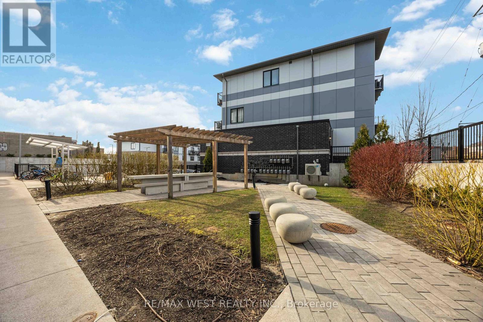 1 - 6 Bicknell Avenue, Toronto, Ontario  M6M 0B4 - Photo 28 - W12992778