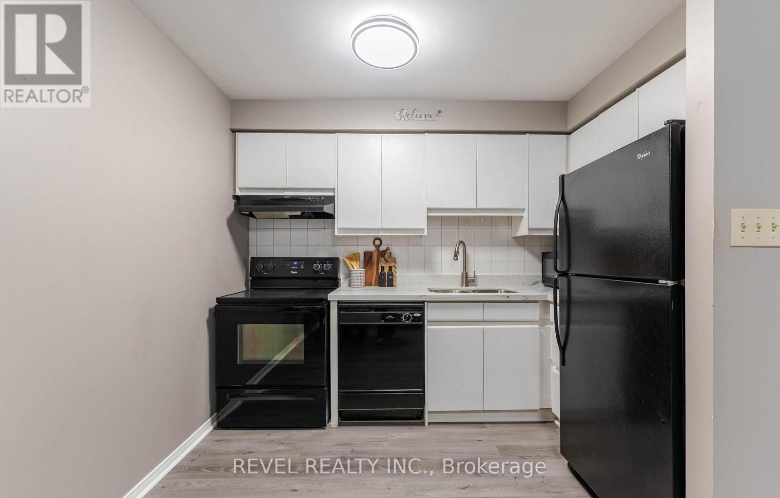 303 - 36 James Street S, Hamilton, Ontario L8P 4W4 - Photo 13 - X12992734