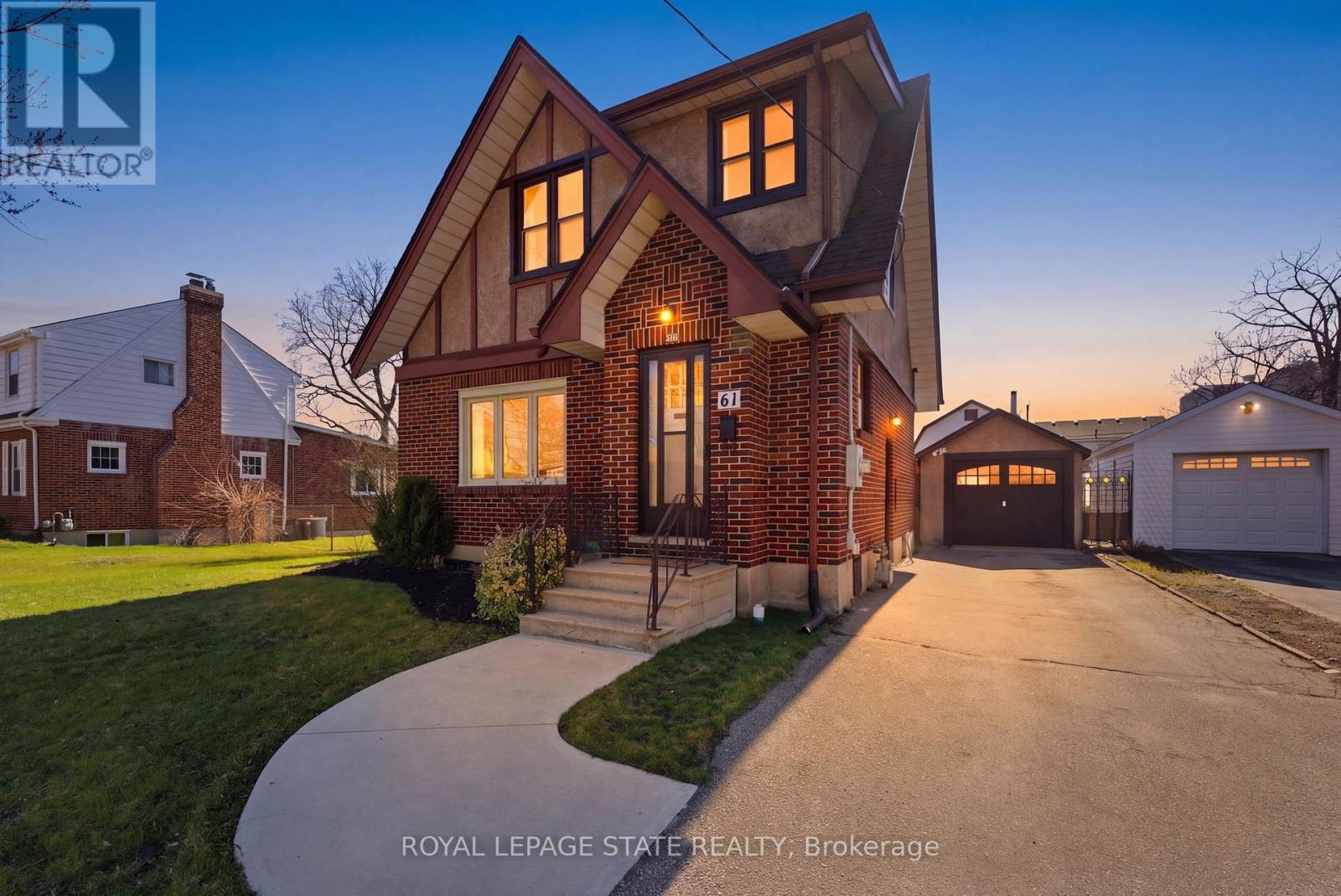 61 Abigail Avenue, Brantford, Ontario  N3R 4S2 - Photo 2 - X12992788