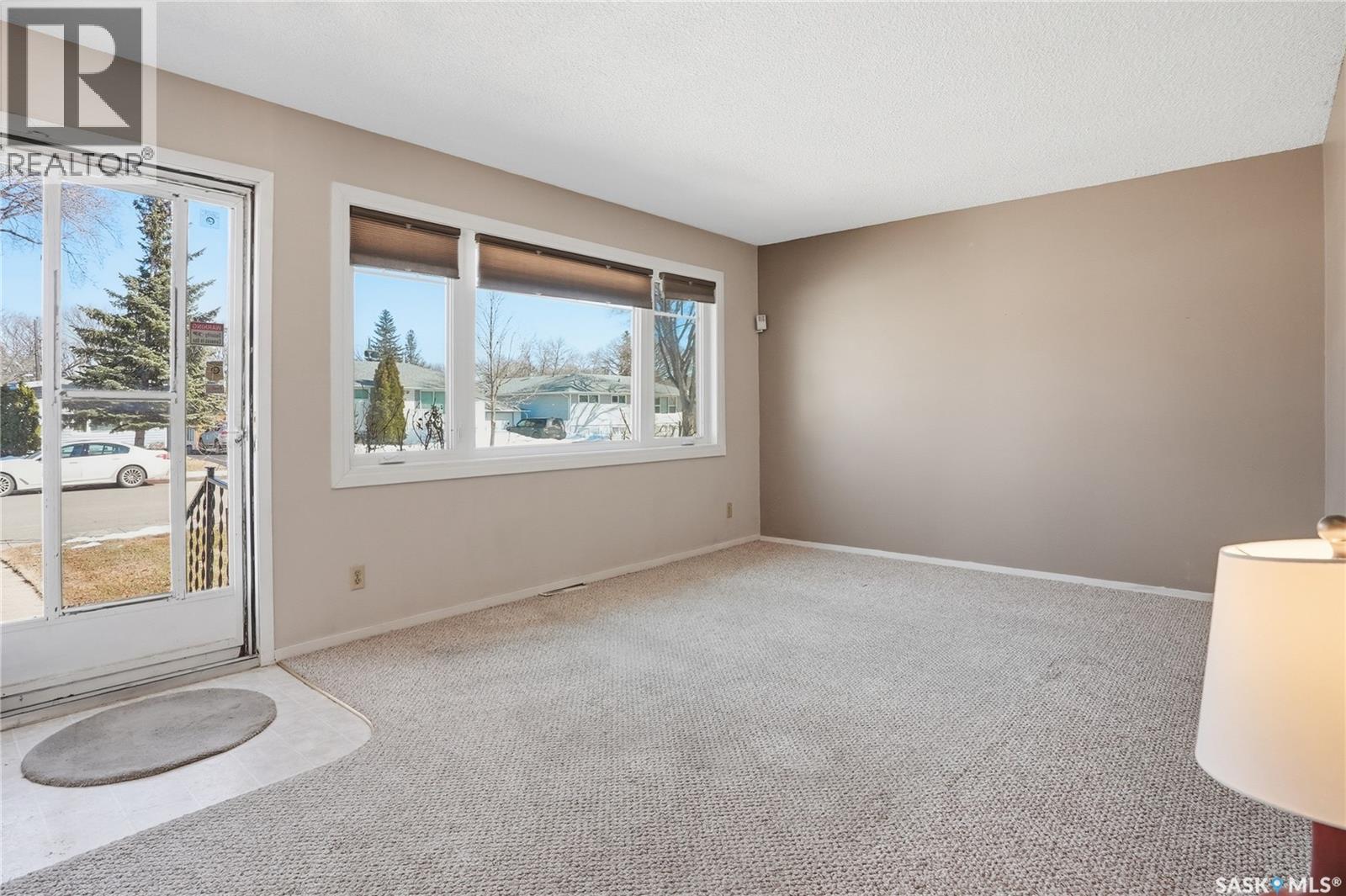 317 Y Avenue N, Saskatoon, Saskatchewan  S7L 3K8 - Photo 3 - SK032738