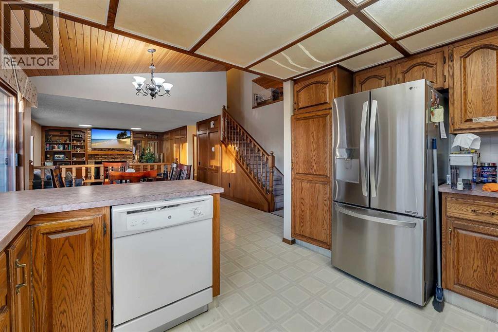 48 Castleglen Court NE, Calgary, Alberta  t3j 2b8 - Photo 9 - A2284575