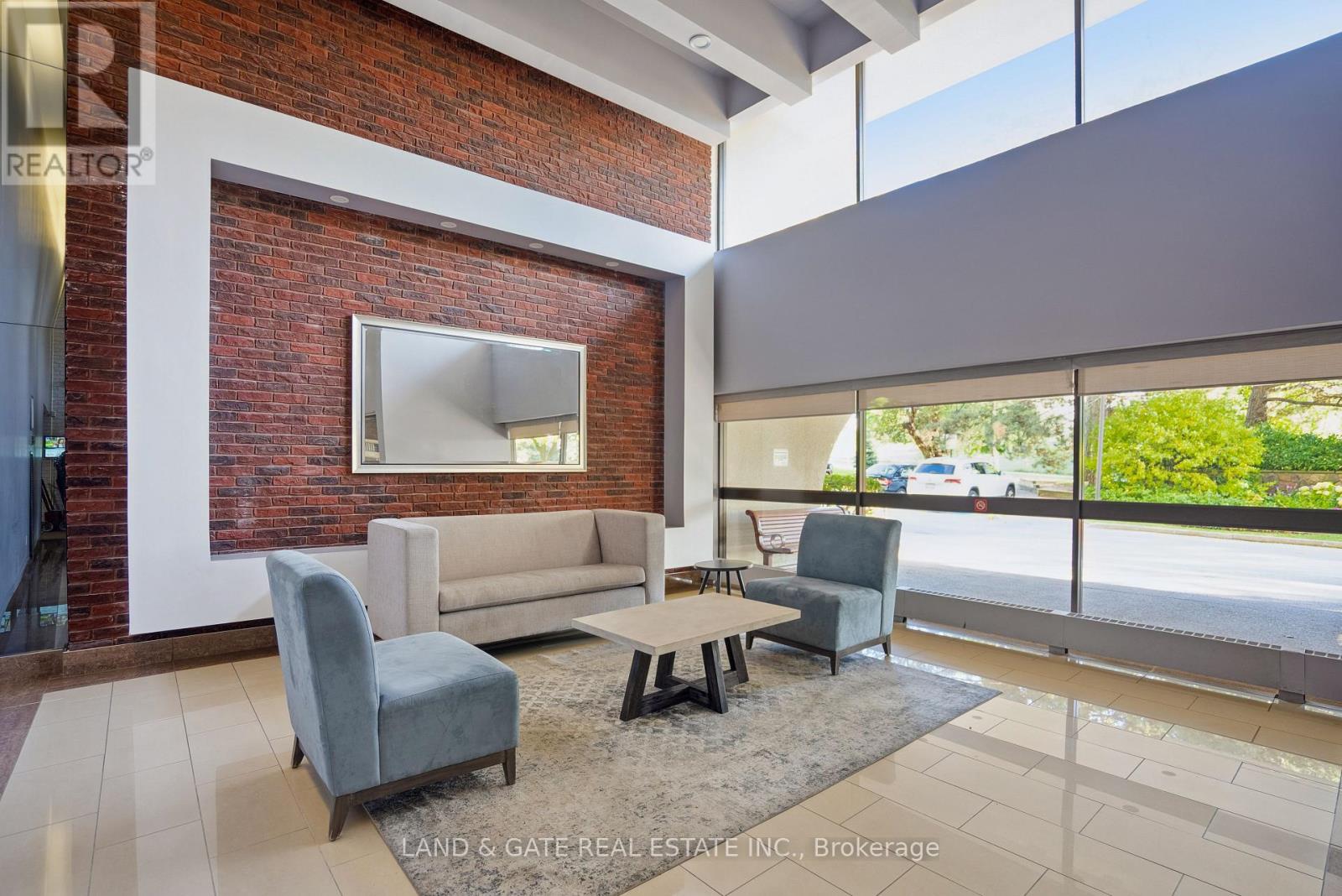 702 - 260 Seneca Hill Drive, Toronto, Ontario  M2J 4S6 - Photo 4 - C12986056