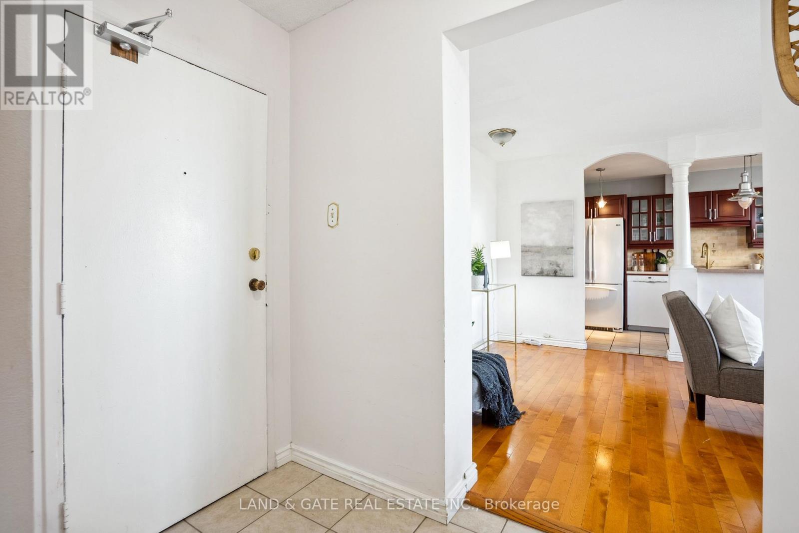 702 - 260 Seneca Hill Drive, Toronto, Ontario  M2J 4S6 - Photo 5 - C12986056