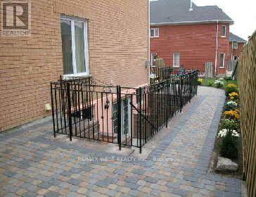 64 KINGMOUNT CRESCENT, Richmond Hill, Ontario