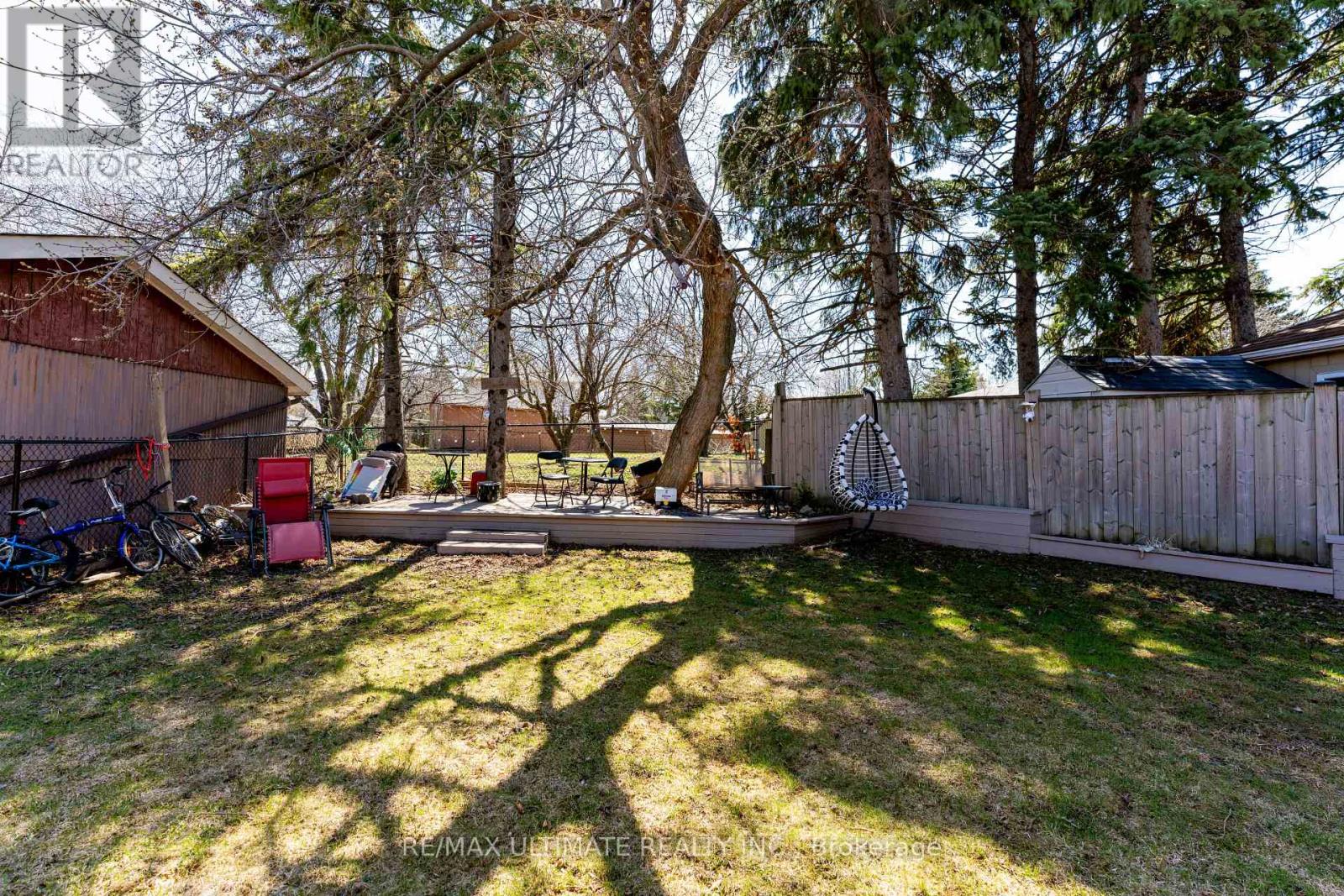 21 Benway Drive, Toronto, Ontario  M9W 1Z2 - Photo 10 - W12973754