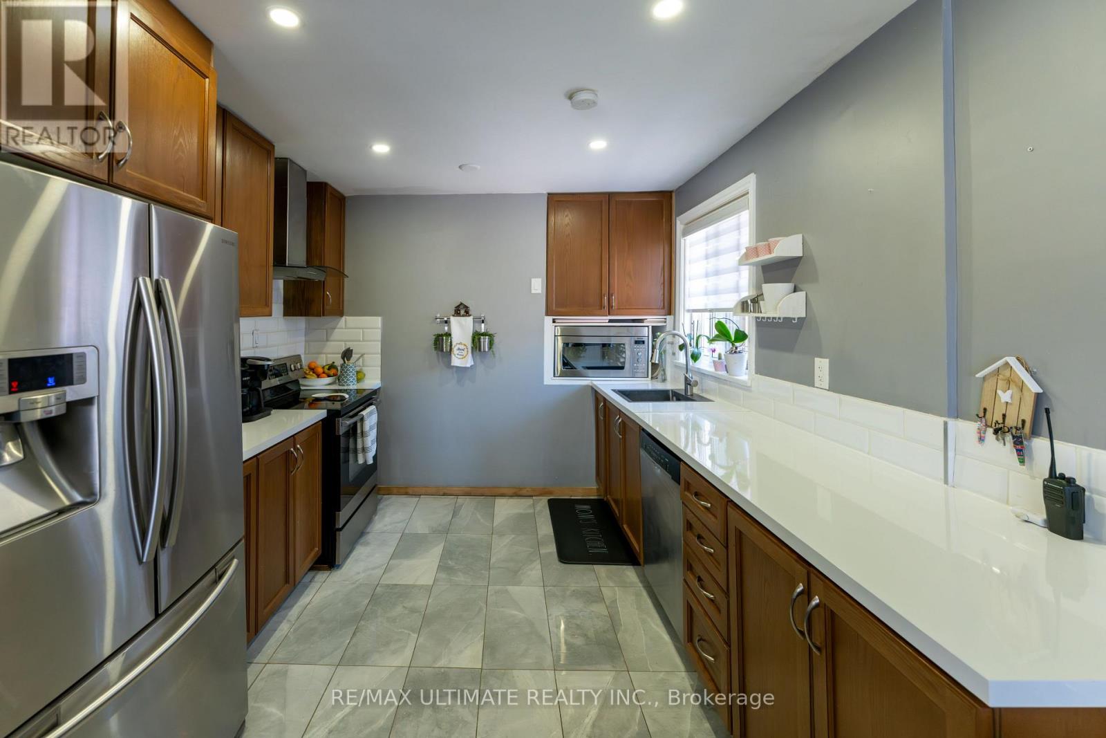 21 Benway Drive, Toronto, Ontario  M9W 1Z2 - Photo 18 - W12973754